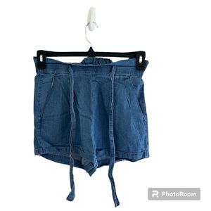 🔹ALMOST FAMOUS: Women’s size S, blue jean high waist shorts w/tie & pockets🔹